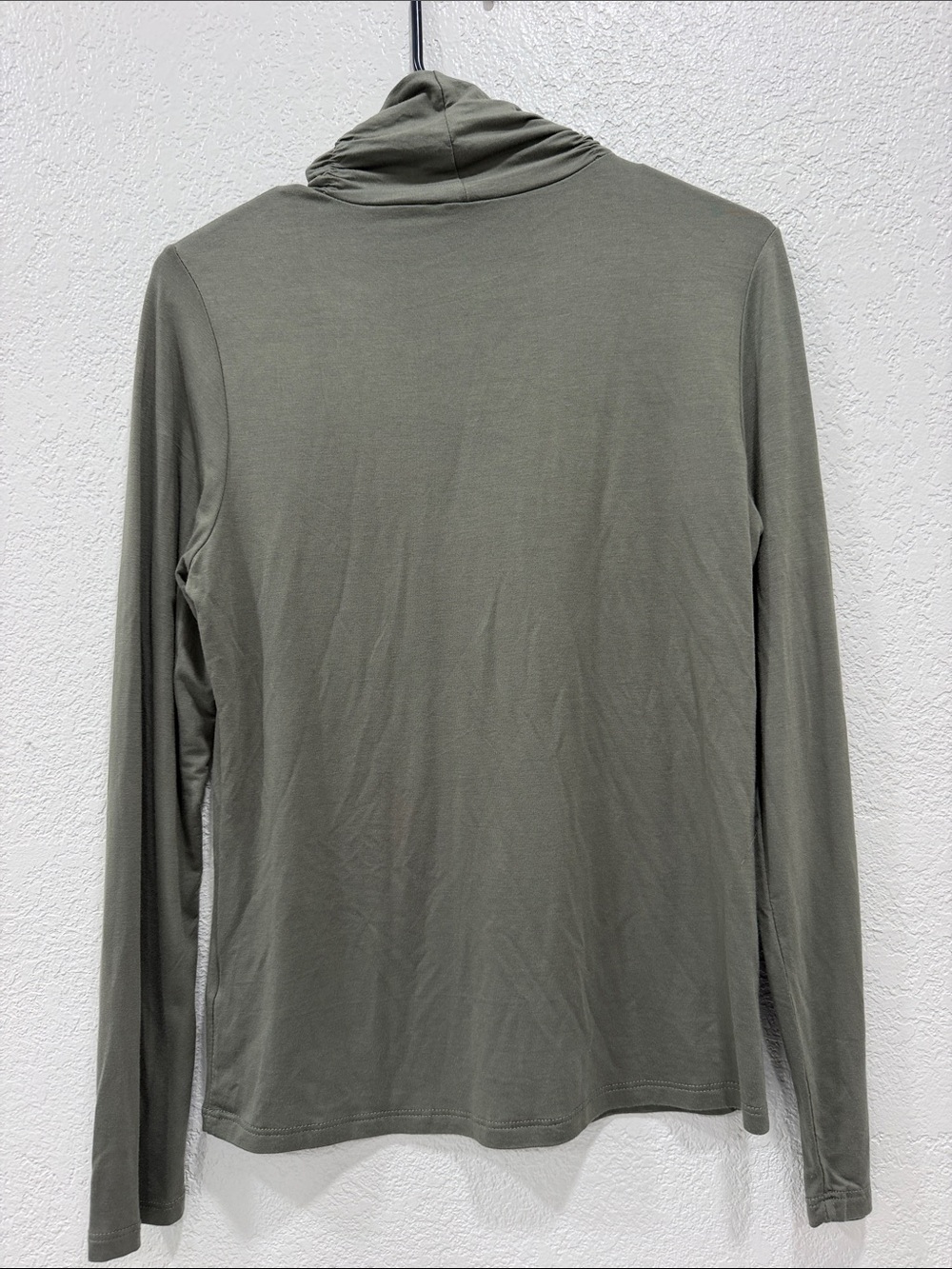 Cable & Gauge Women’s Olive Ruched Turtleneck Long-Sleeve Top Medium - Picture 4 of 6